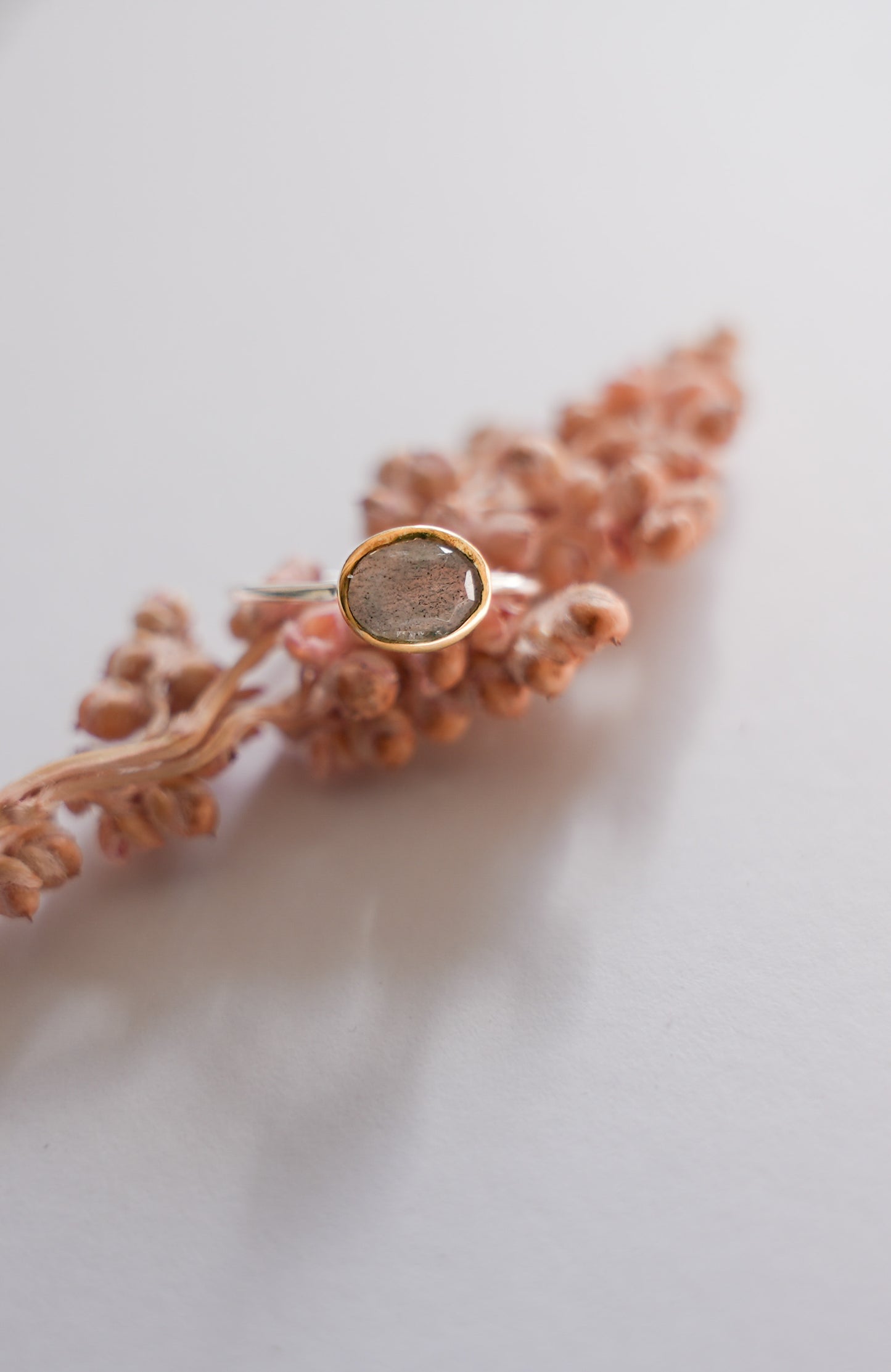 Anillo Amuleto Keops Labradorita