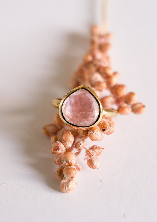 Anillo Amuleto Gandía Cuarzo Rosa